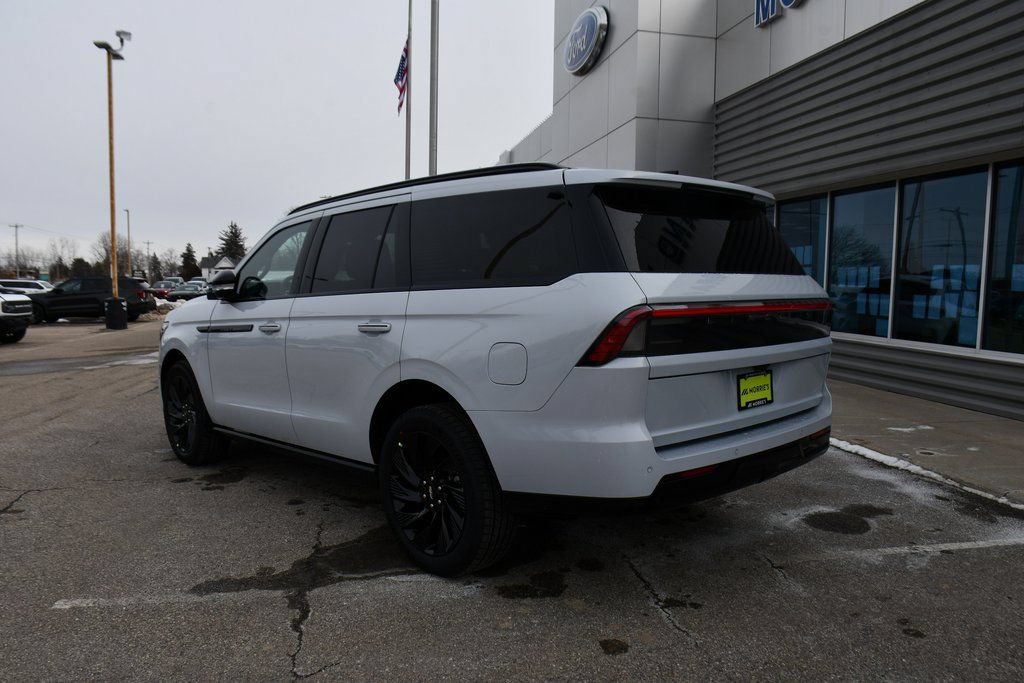 New 2026 Lincoln Navigator Reserve w/ Jet Appearance Package AWD/4WD image 4