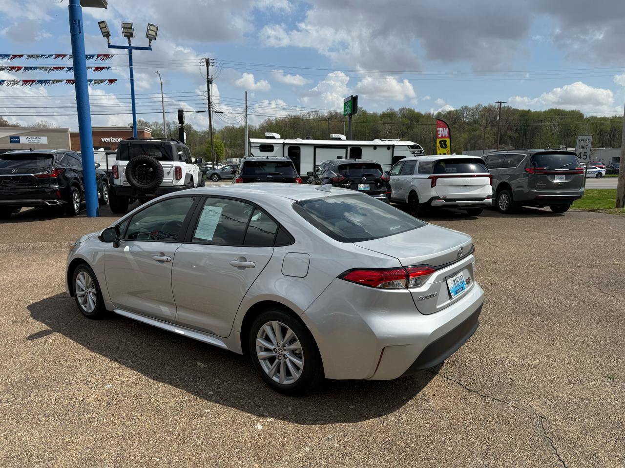 Used 2024 Toyota Corolla LE w/ LE Convenience Package image 4