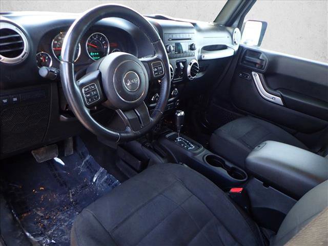 Used 2016 Jeep Wrangler Unlimited Rubicon w/ Connectivity Group image 10