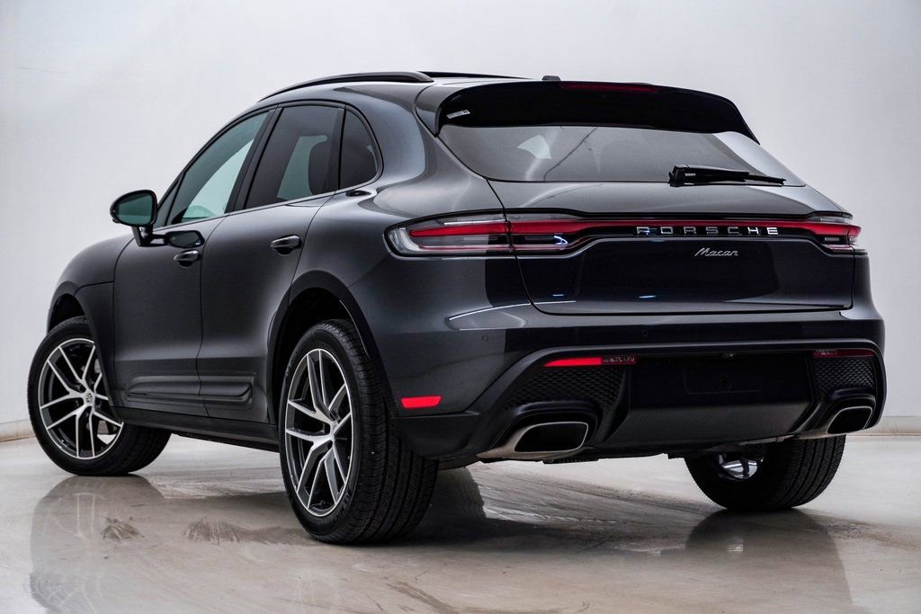 Certified 2025 Porsche Macan image 3