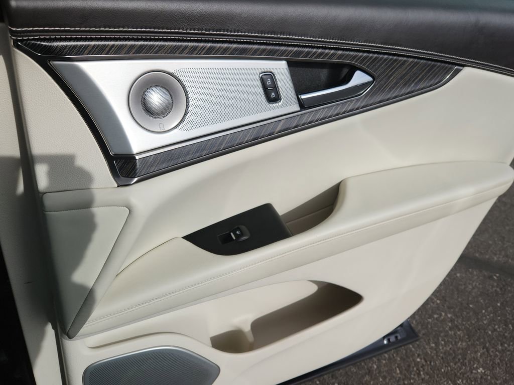 Used 2020 Lincoln Nautilus Black Label w/ Cargo Utility Package image 14