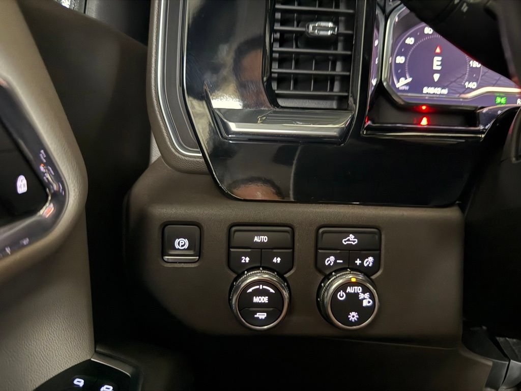 Used 2025 GMC Sierra 1500 SLE AWD/4WD image 13