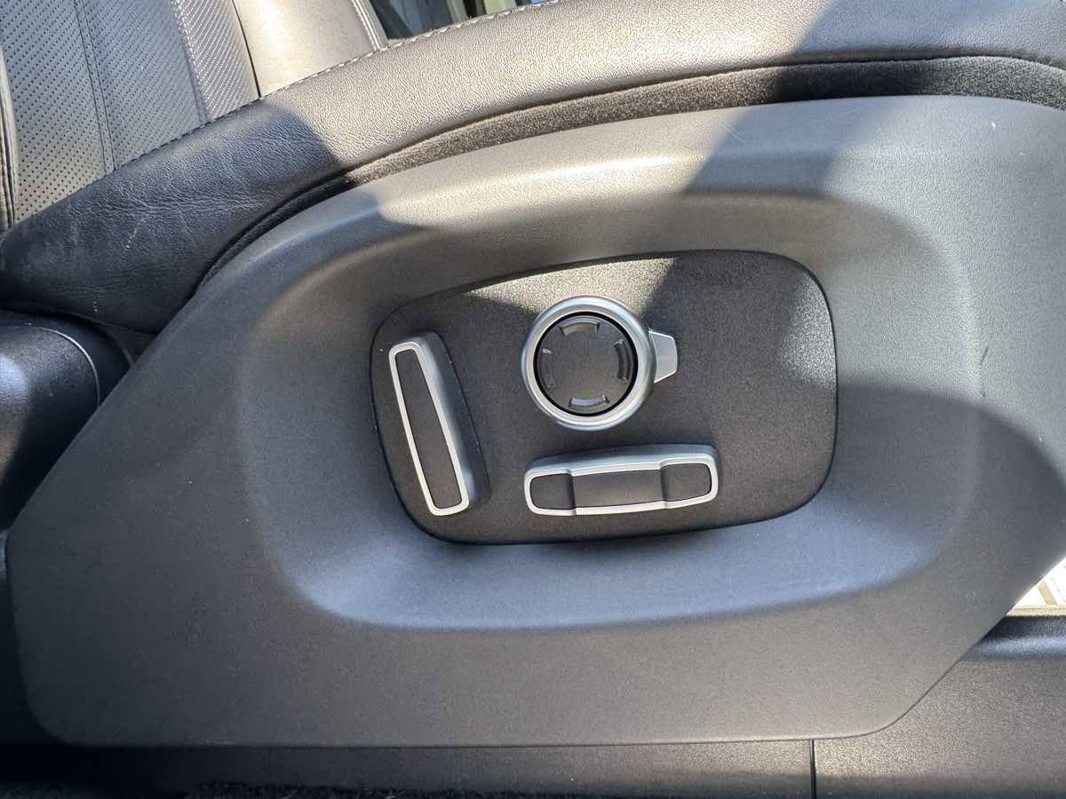 Used 2017 Land Rover Range Rover Supercharged image 34