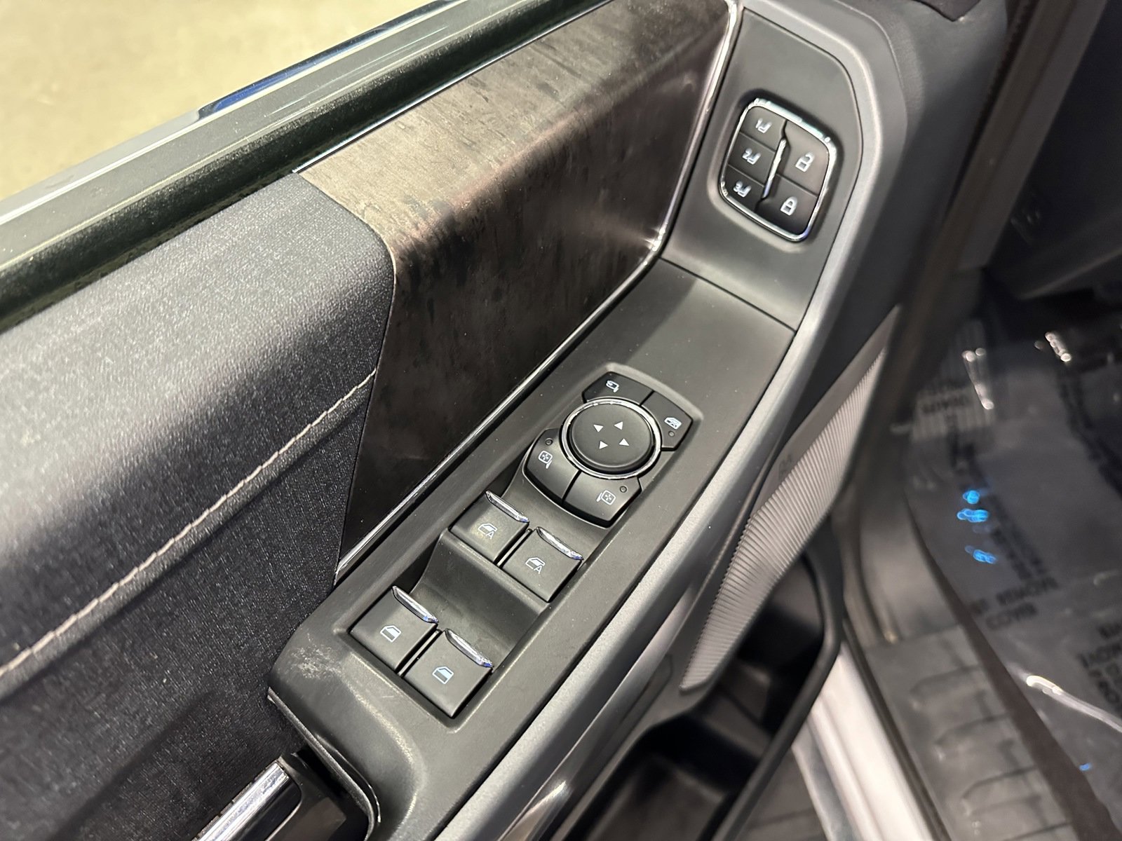 Used 2023 Ford F150 Lariat w/ Trailer Tow Package image 22