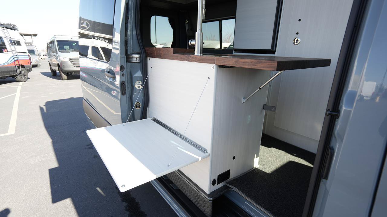 Used 2022 Mercedes-Benz Sprinter 2500 image 9