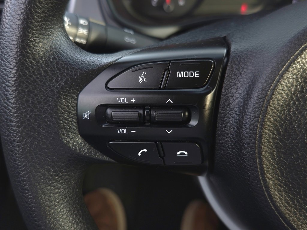 Used 2020 Kia Rio LX image 9