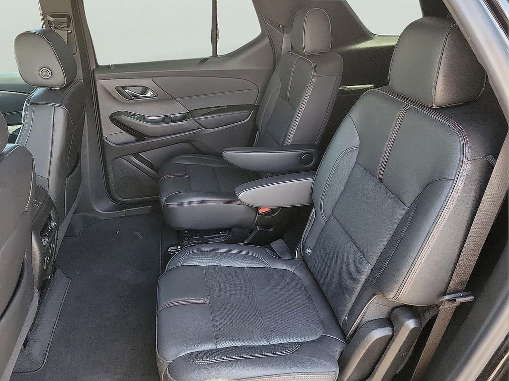 Used 2022 Chevrolet Traverse RS FWD image 13