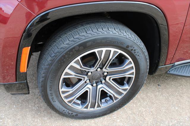 Certified 2024 Jeep Wagoneer Series II w/ Flexible Seating Group image 10