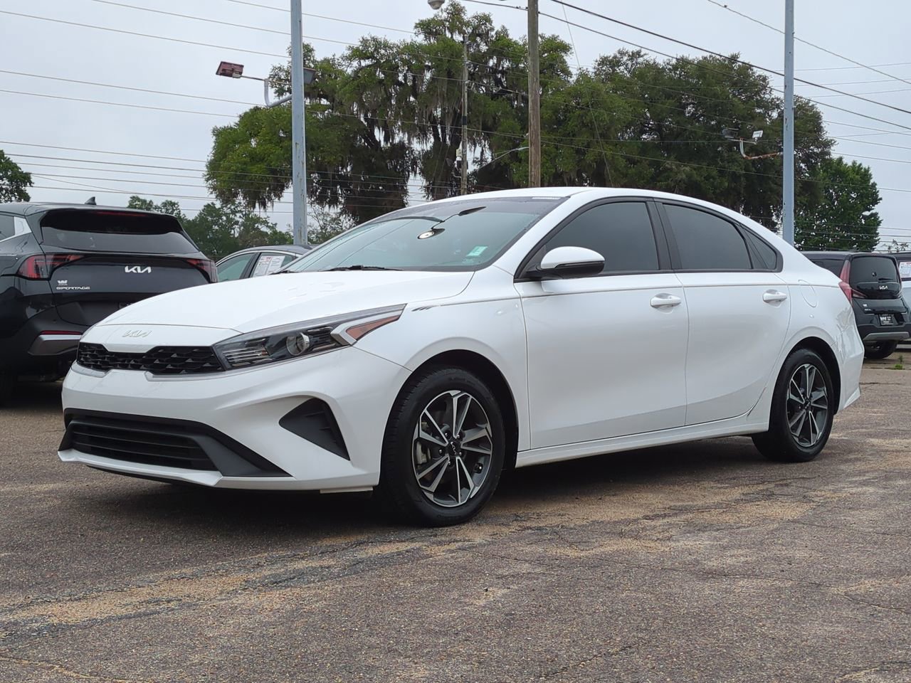 Certified 2023 Kia Forte LXS w/ LXS Technology Package FWD image 2