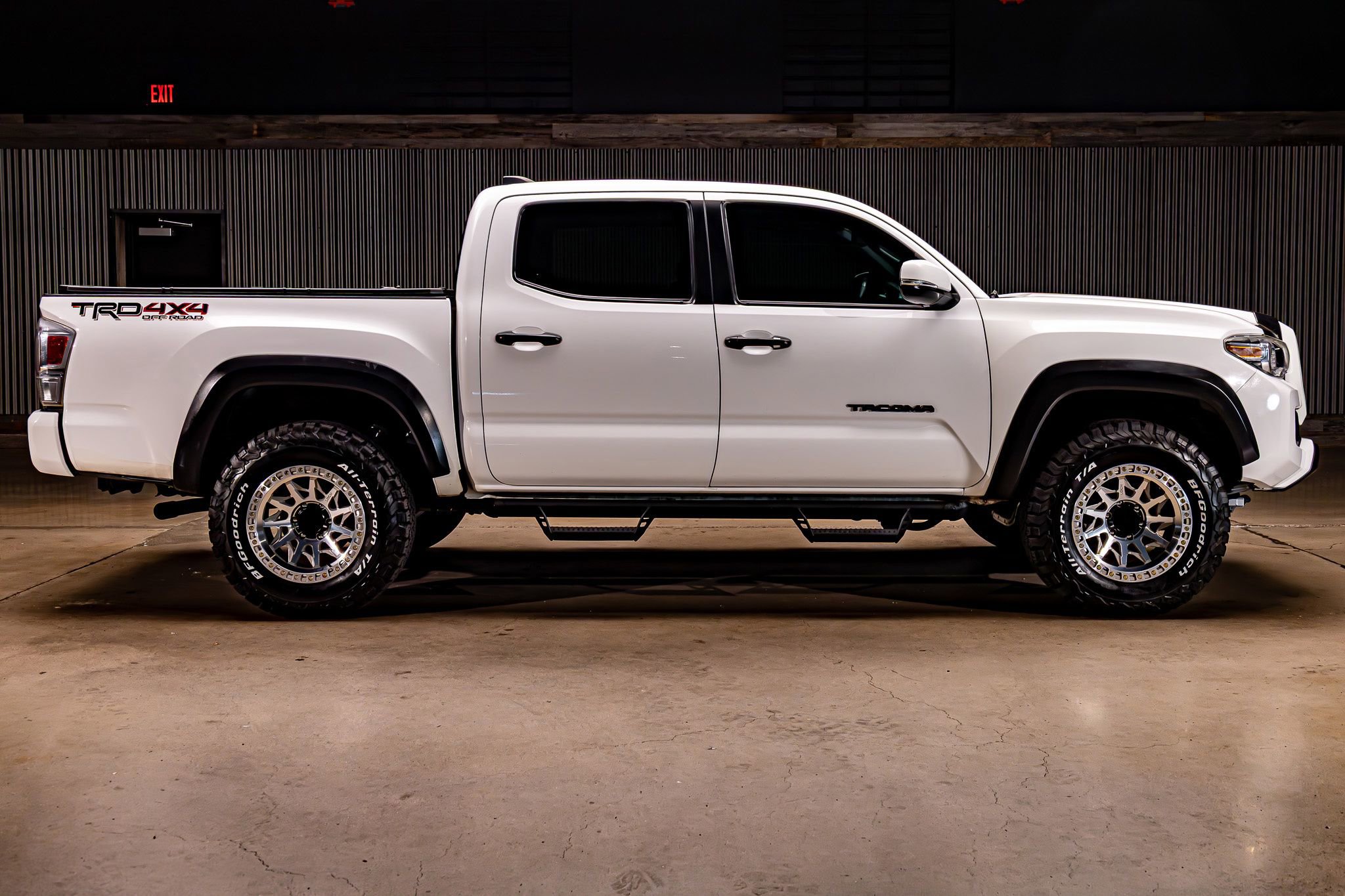 Used 2021 Toyota Tacoma TRD Off-Road w/ Technology Package AWD/4WD image 10