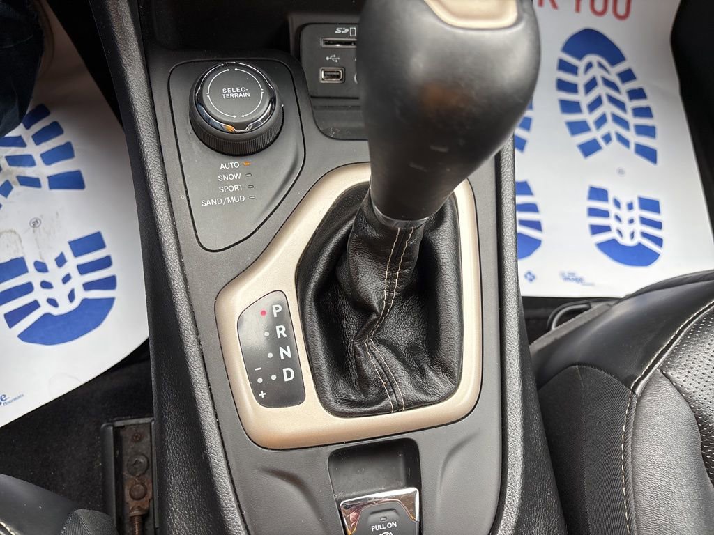 Used 2018 Jeep Cherokee Limited w/ Luxury Group image 25