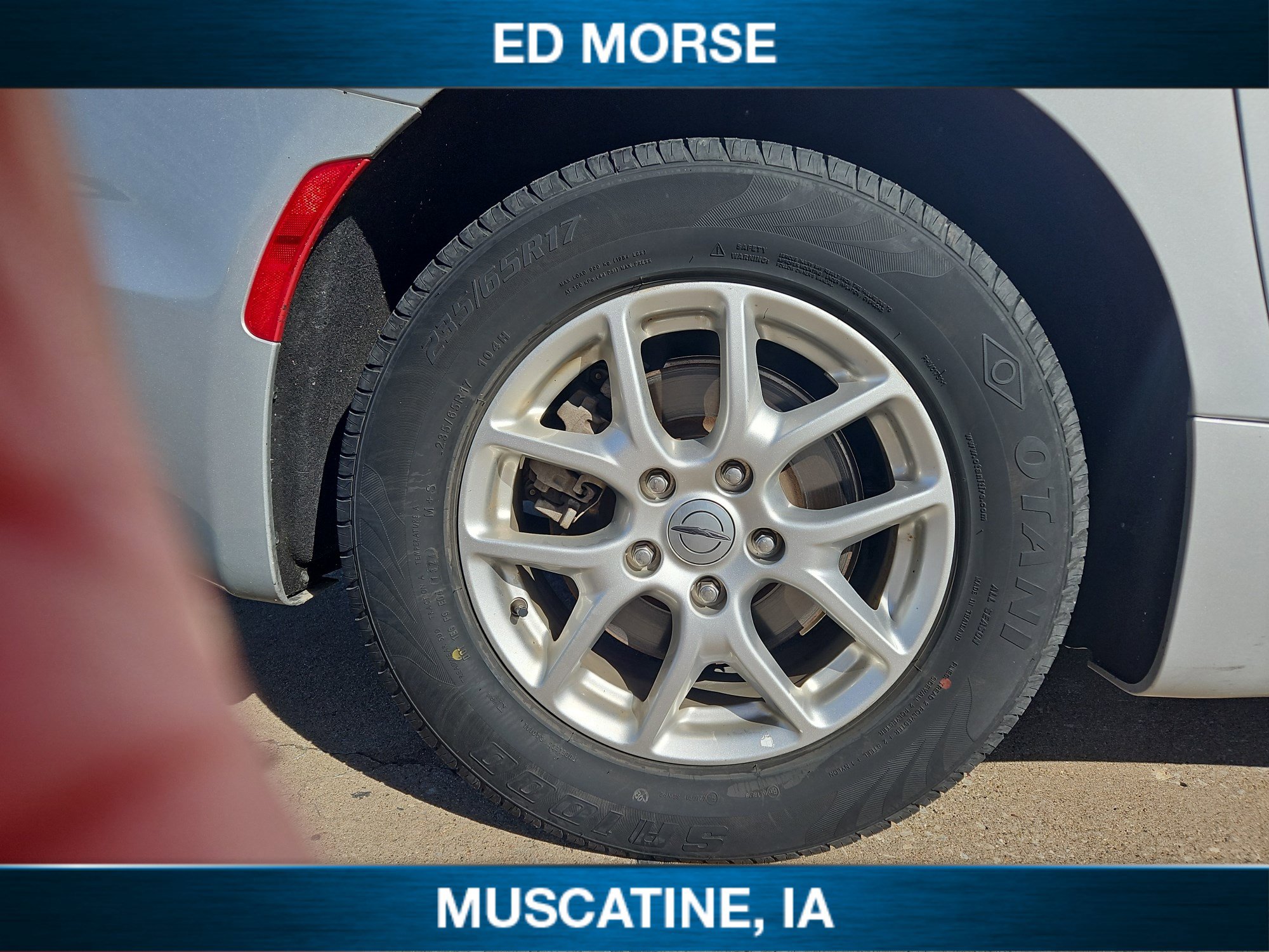 Used 2023 Chrysler Pacifica Touring-L FWD image 11