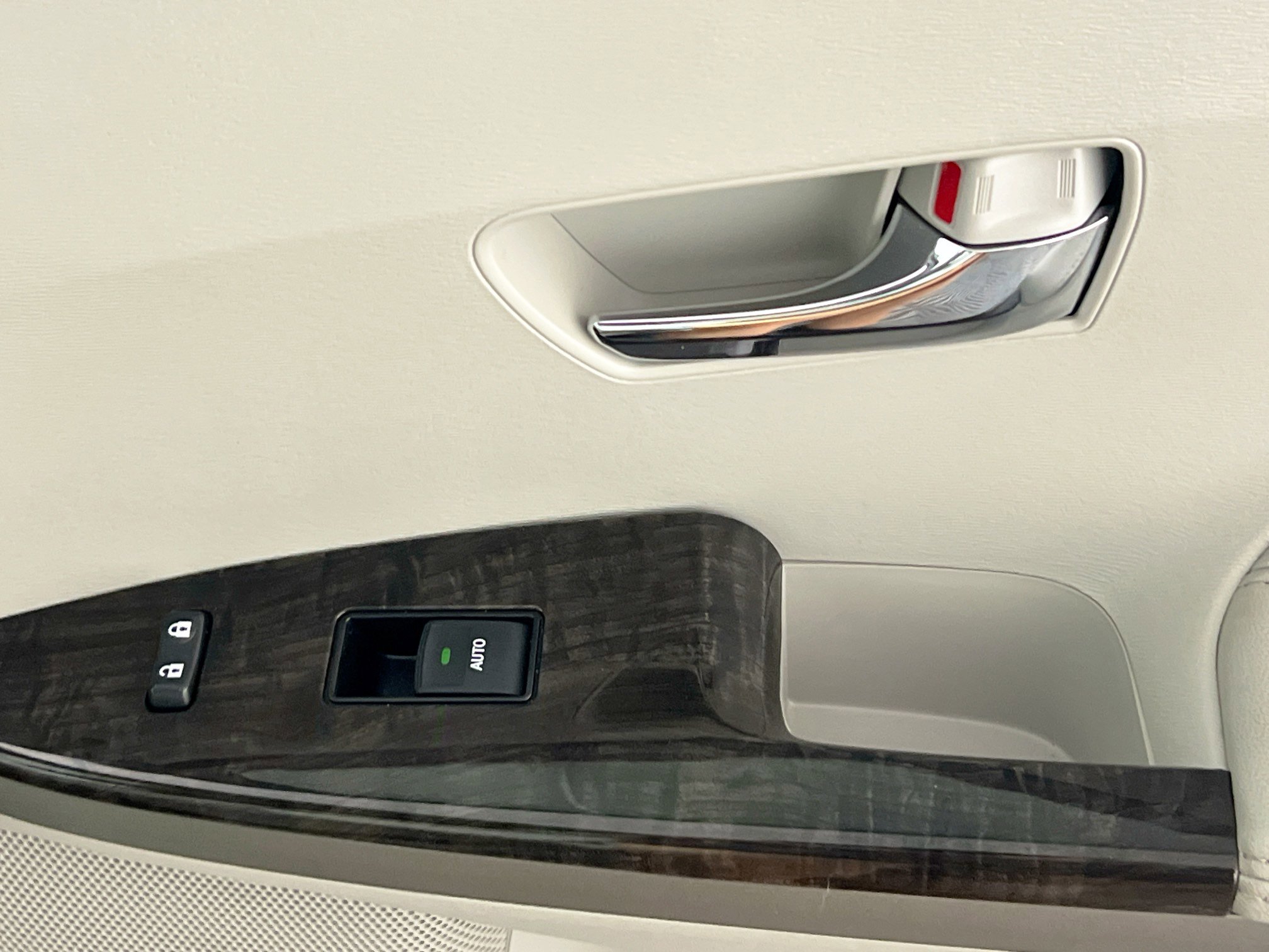 Used 2014 Toyota Venza XLE image 32