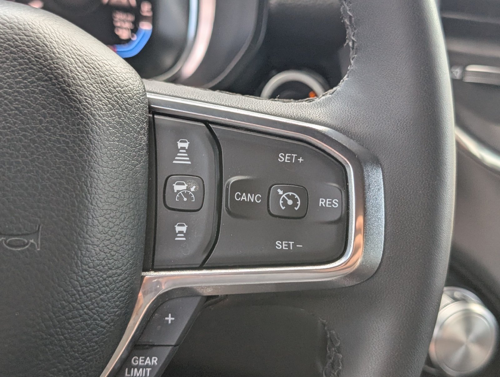 Used 2025 RAM 1500 Laramie AWD/4WD image 28