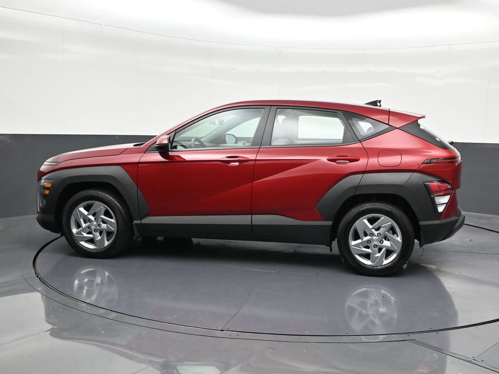 Used 2025 Hyundai Kona SE FWD image 2
