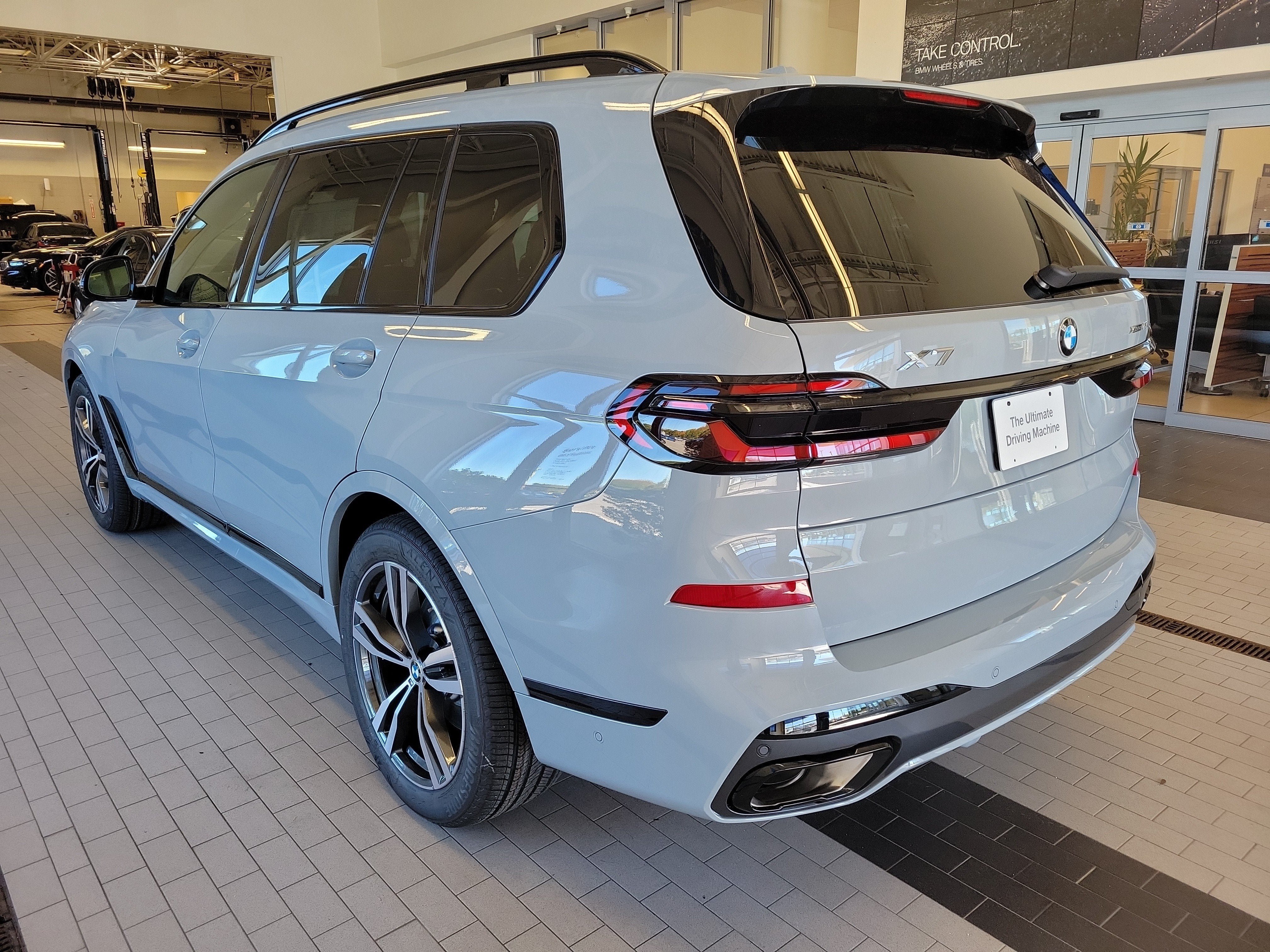 New 2027 BMW X7 xDrive40i w/ M Sport Package AWD/4WD image 4