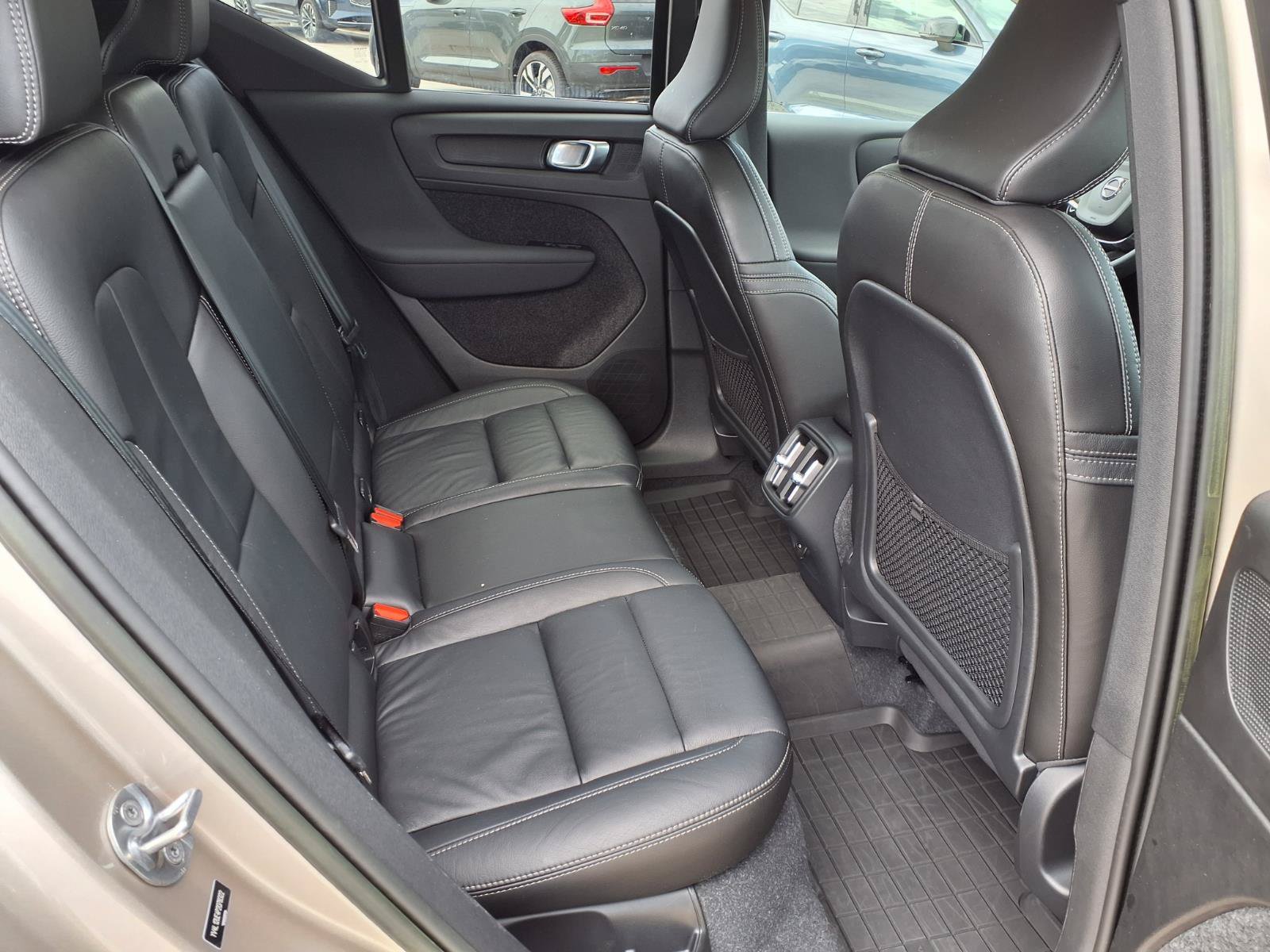 Certified 2023 Volvo XC40 B5 Plus w/ Protection Package Premier AWD/4WD image 15