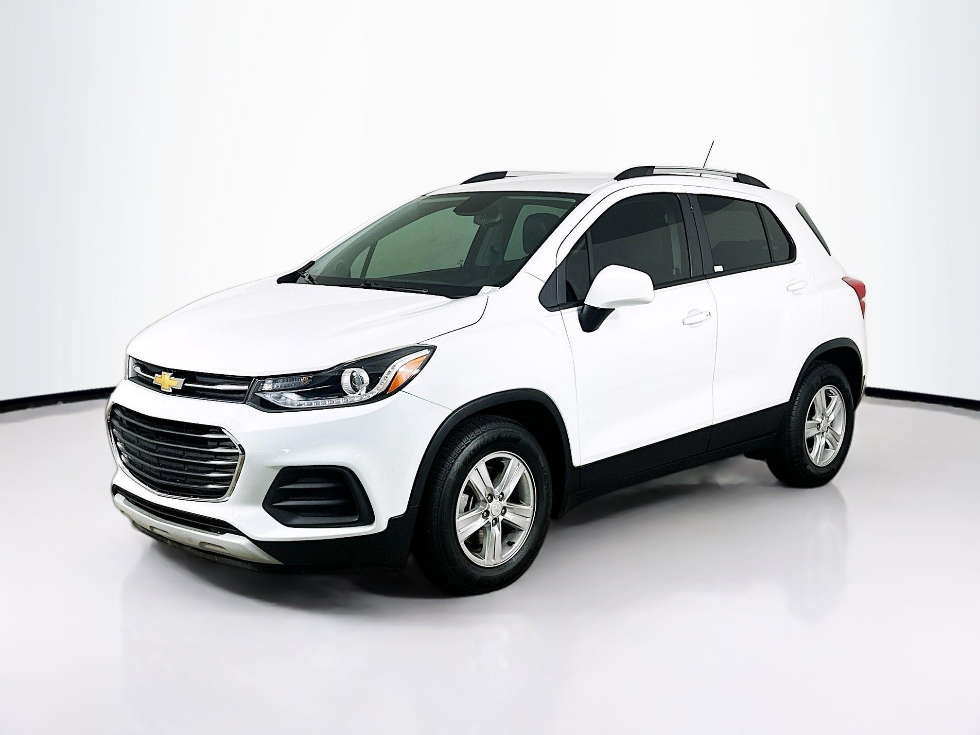 Used 2022 Chevrolet Trax LT w/ LT Convenience Package FWD image 3