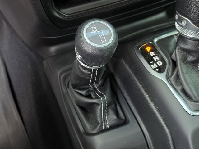 Used 2023 Jeep Gladiator Overland w/ LED Lighting Group AWD/4WD image 26