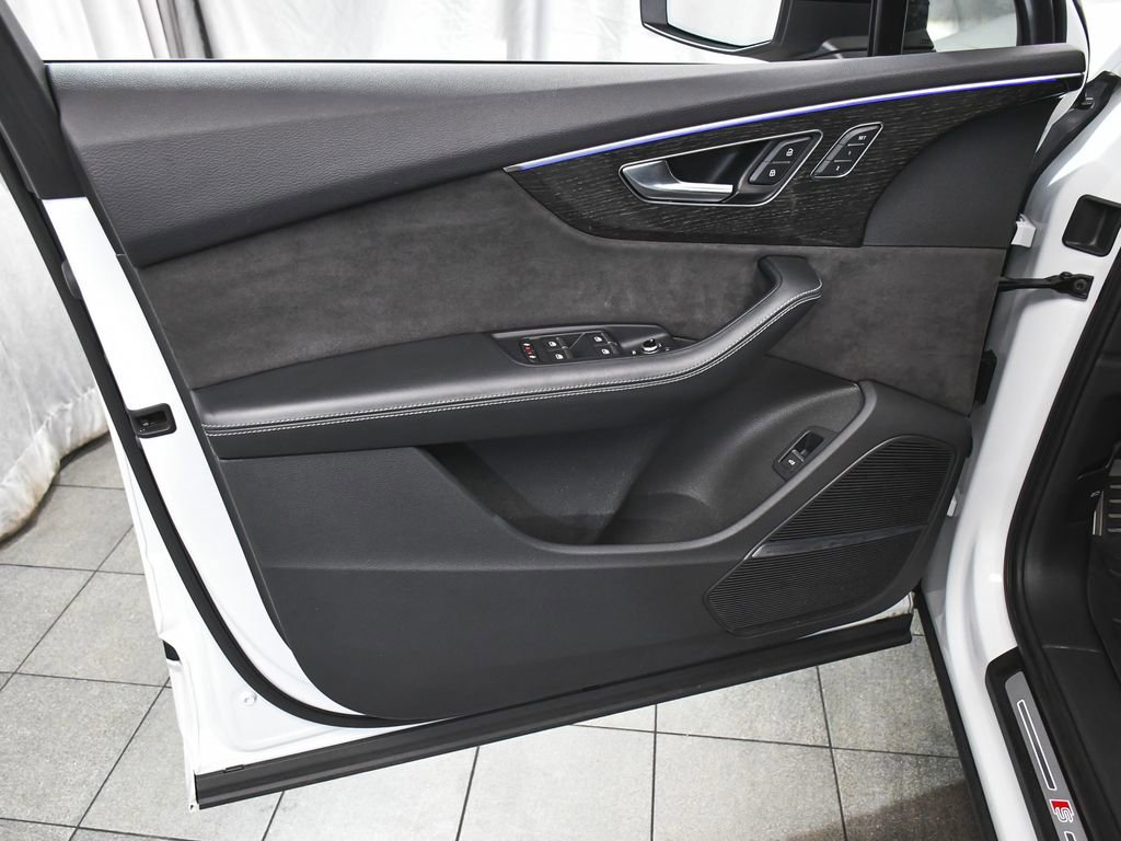Used 2021 Audi SQ7 Premium Plus w/ Executive Package image 9