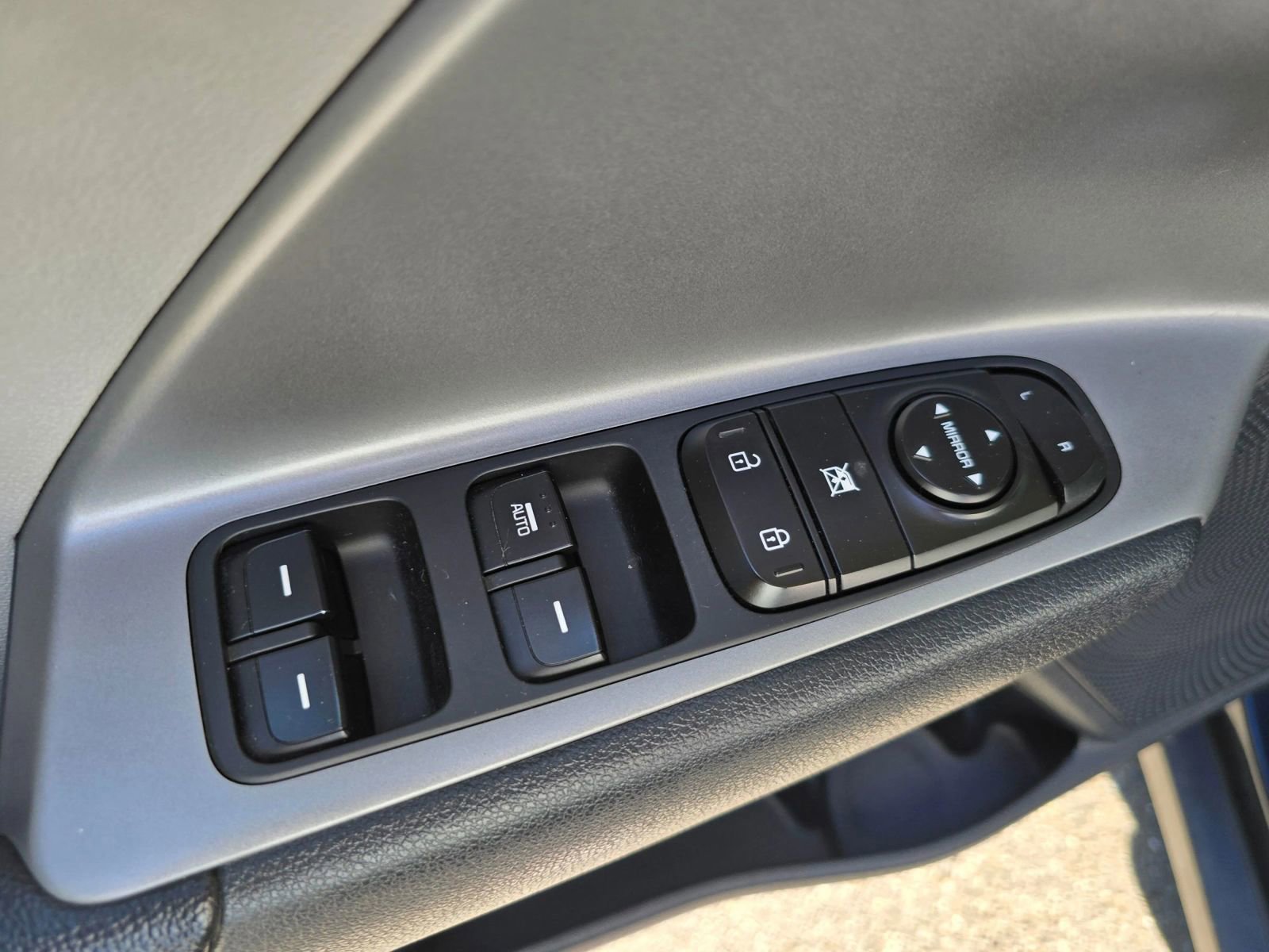 Used 2018 Kia Niro LX image 21