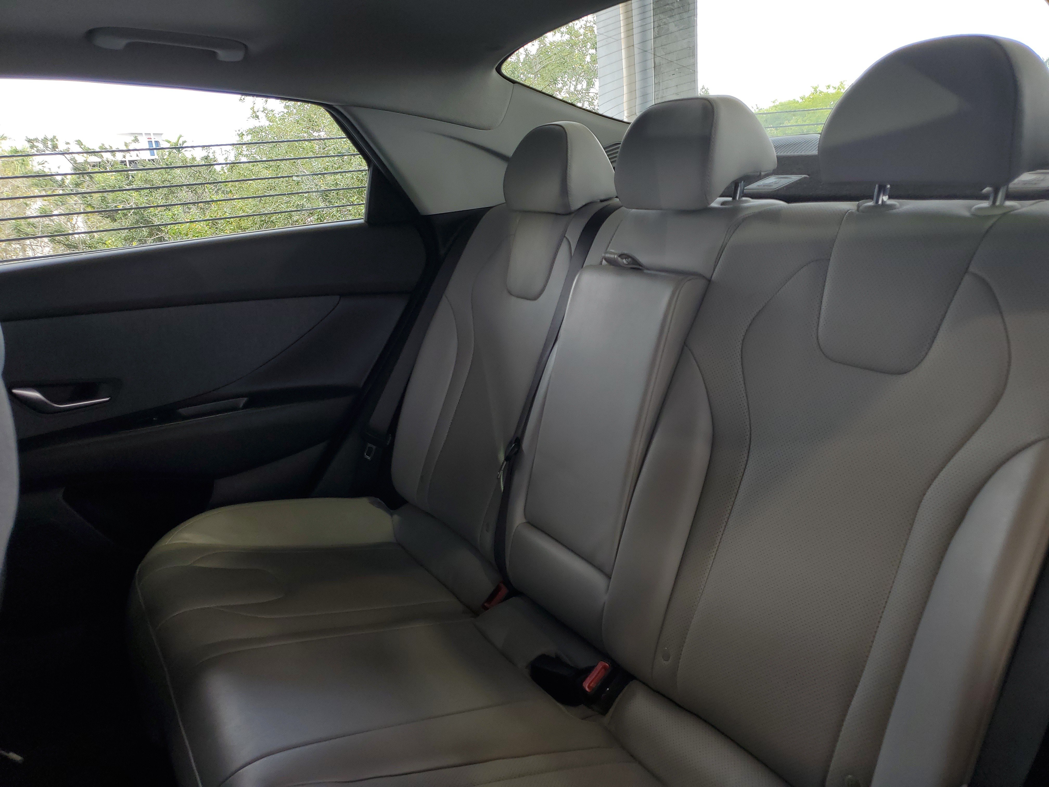 Used 2022 Hyundai Elantra Limited FWD image 8
