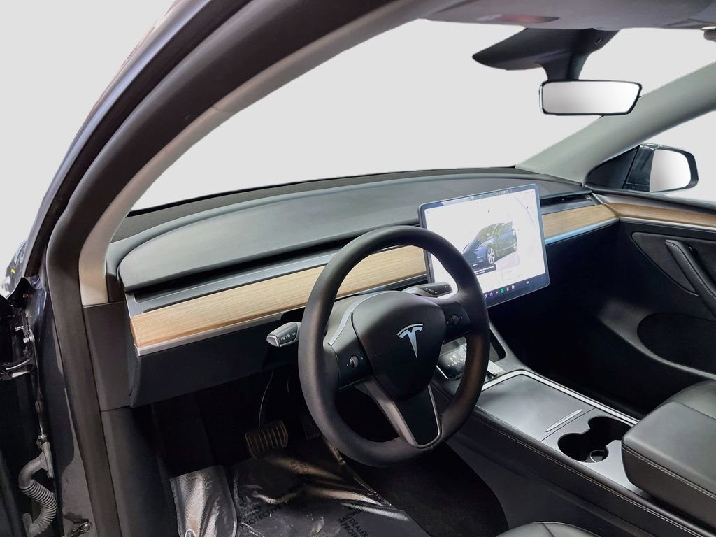 Used 2024 Tesla Model Y Long Range AWD/4WD image 9