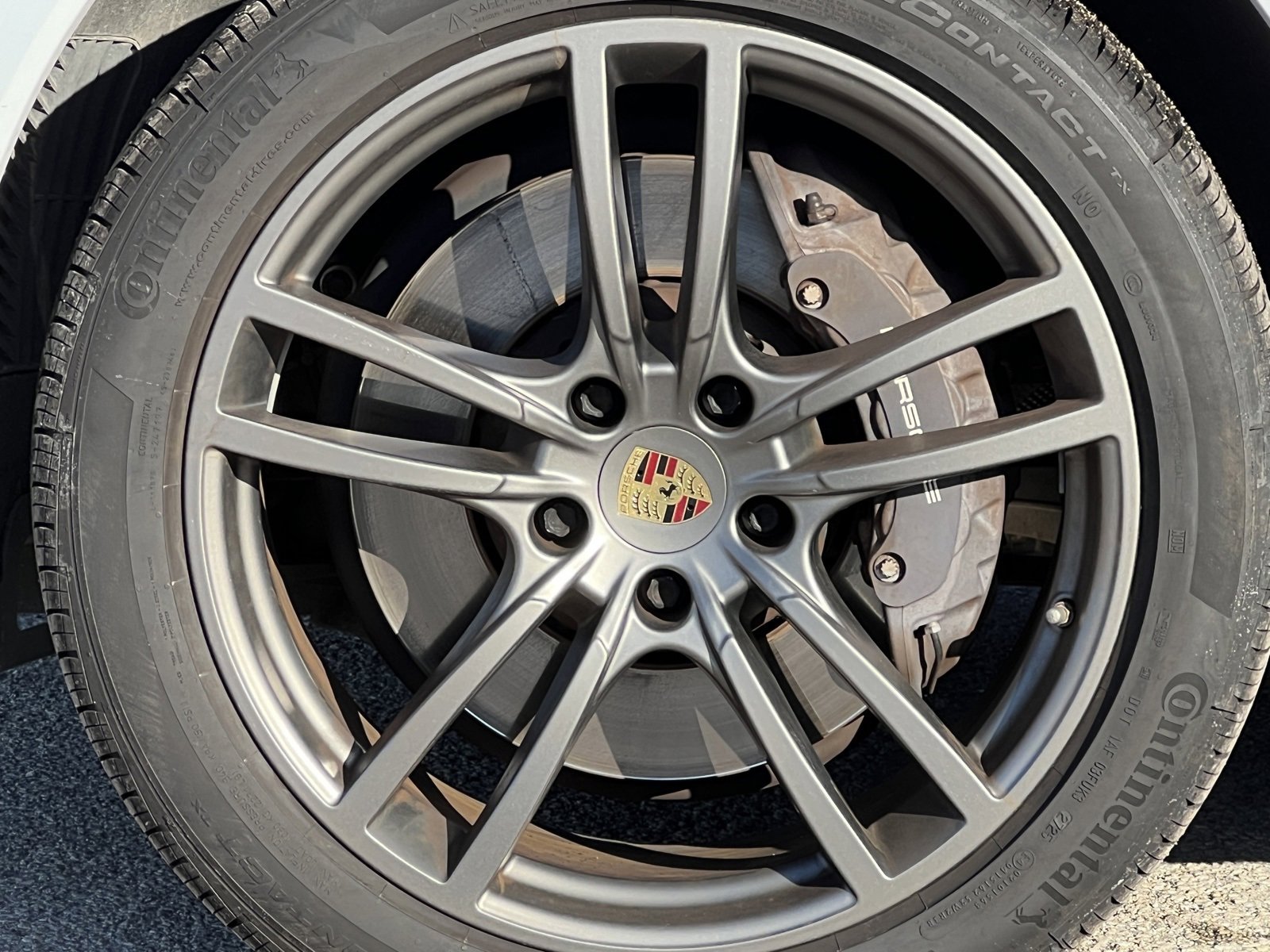 Certified 2022 Porsche Cayenne Platinum Edition image 12