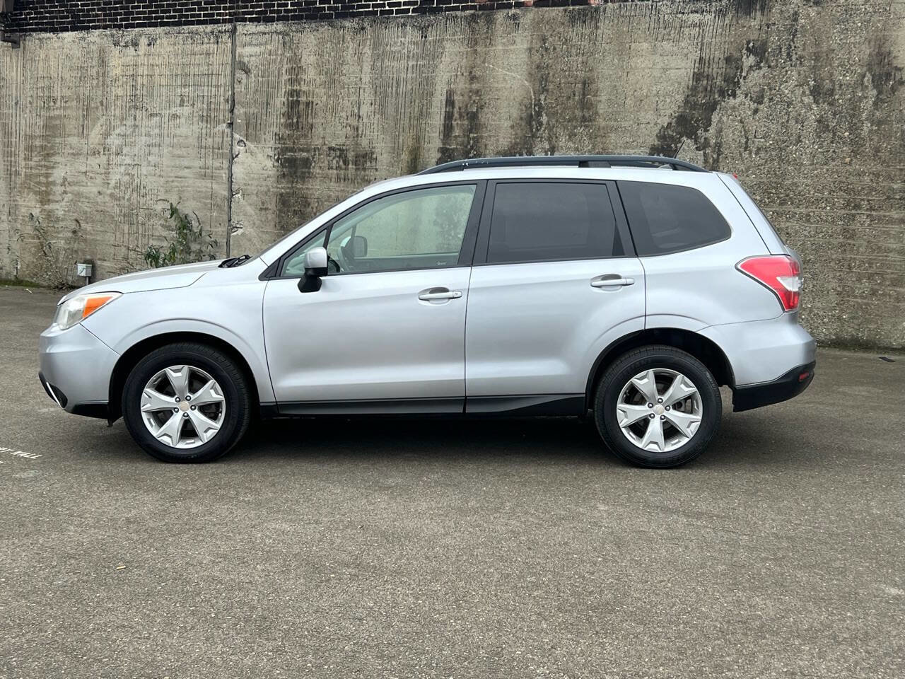 Used 2014 Subaru Forester 2.5i Premium image 3
