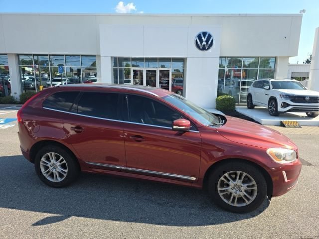 Used 2016 Volvo XC60 T5 Premier w/ Proximity Package FWD image 2