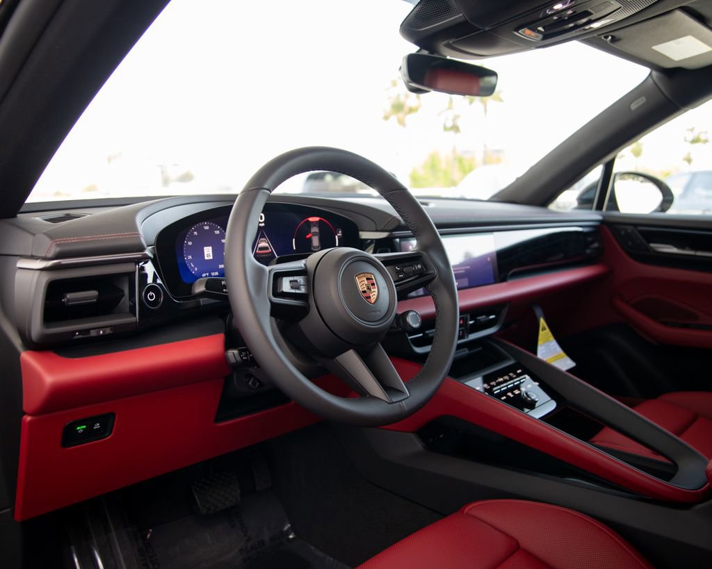New 2026 Porsche Macan 4 Electric AWD/4WD image 4