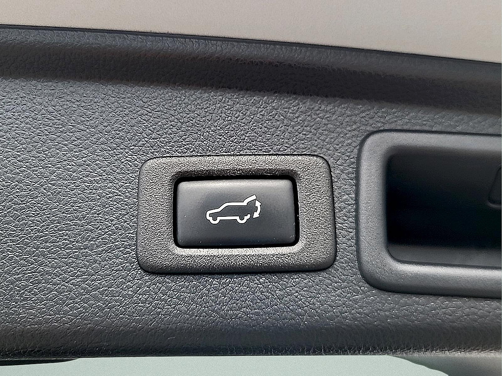 Used 2016 Subaru Forester 2.5i Limited w/ Popular Package #2 AWD/4WD image 28