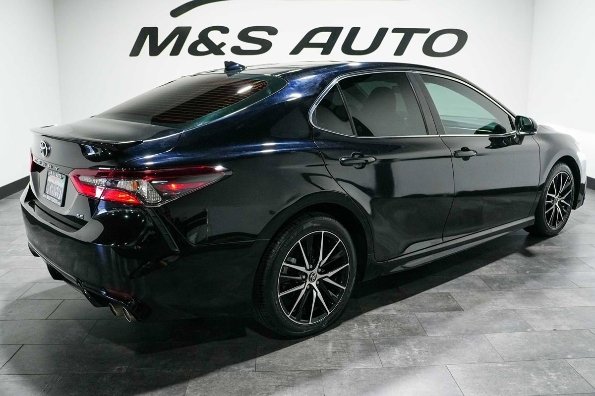 Used 2022 Toyota Camry SE FWD image 5
