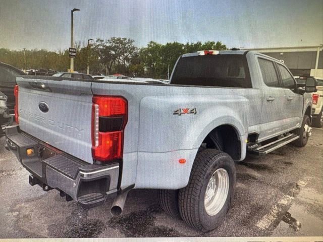 Used 2025 Ford F350 Lariat image 2