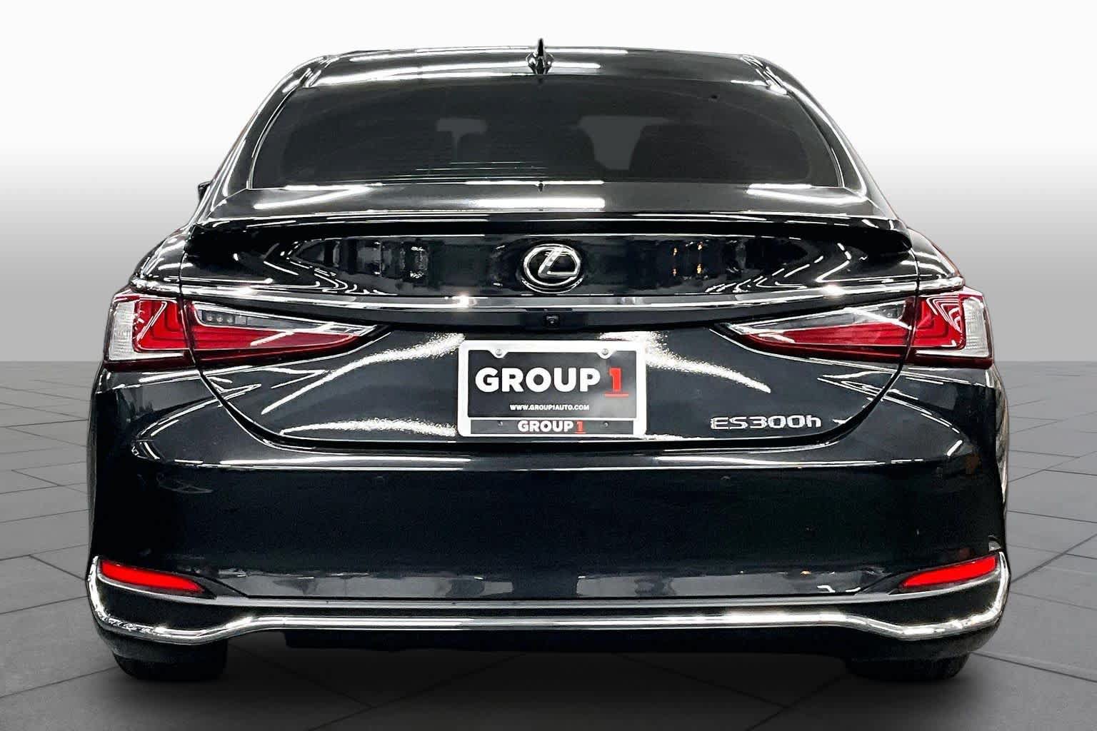 Used 2025 Lexus ES 300h w/ Premium Package FWD image 5