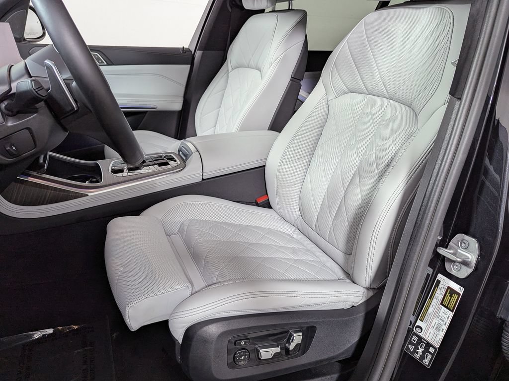 Used 2024 BMW X7 xDrive40i w/ M Sport Package AWD/4WD image 21