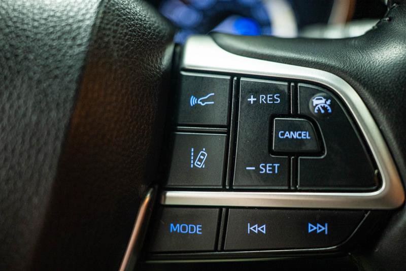 Used 2022 Toyota Highlander XSE AWD/4WD image 19