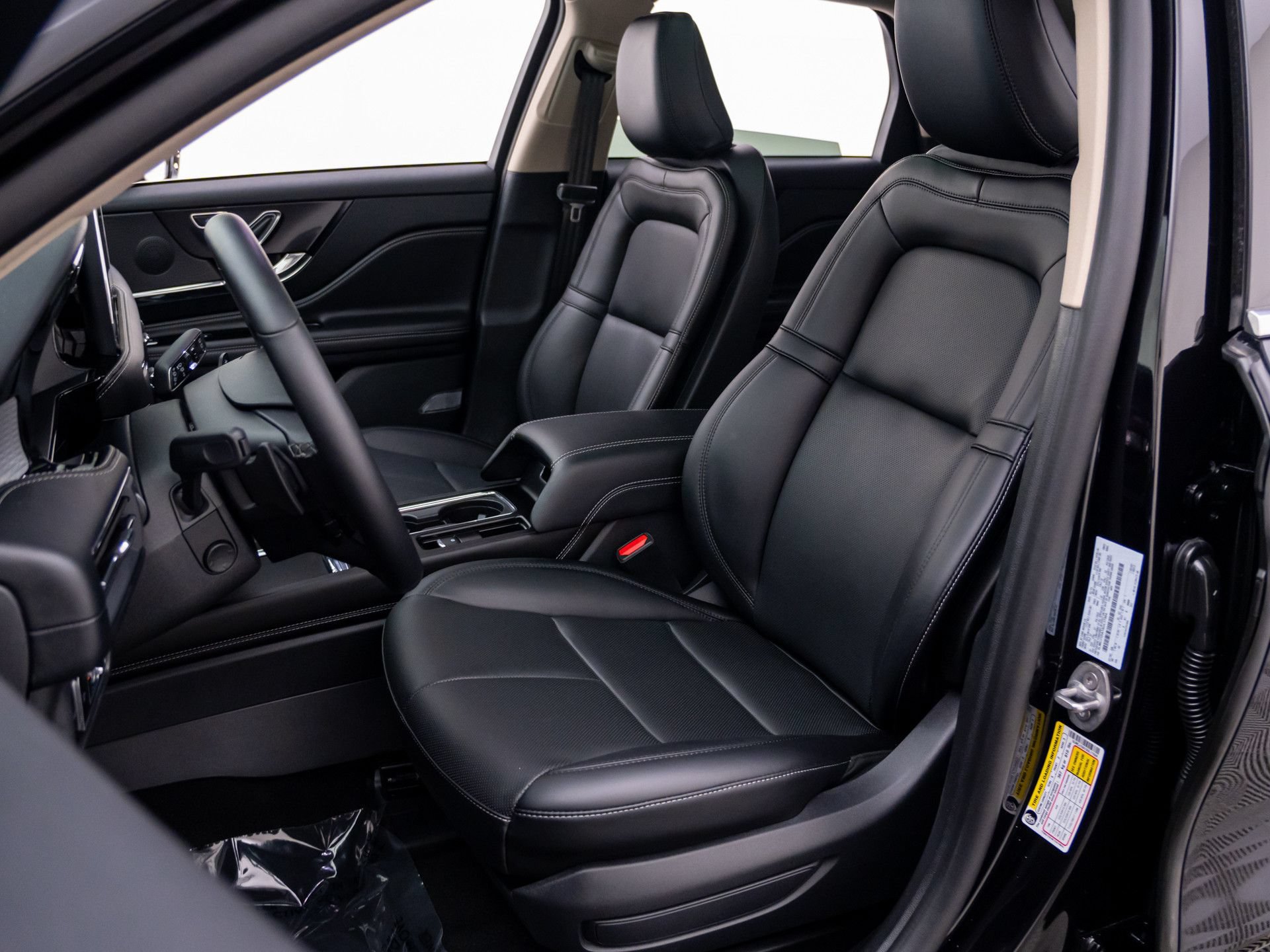 Used 2025 Lincoln Corsair AWD w/ Equipment Group 101A image 18