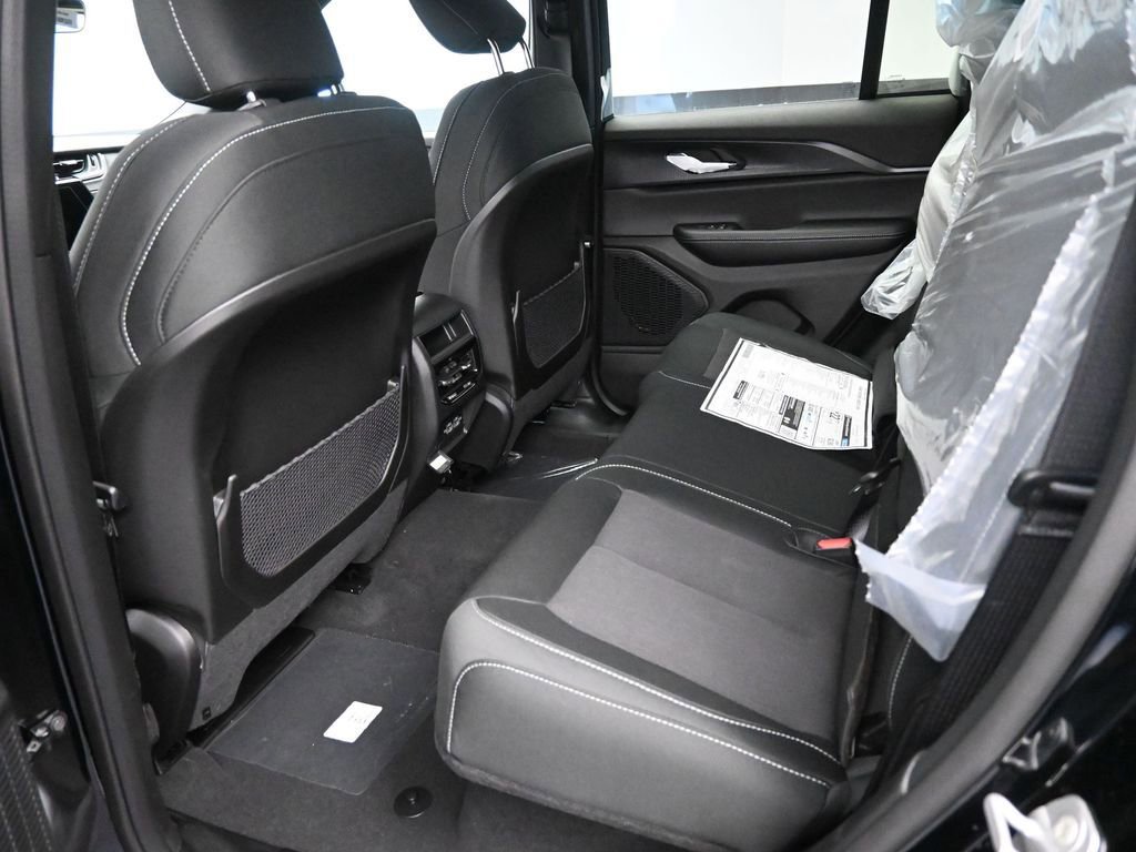 New 2025 Jeep Grand Cherokee Laredo X w/ Luxury Tech Group I image 12