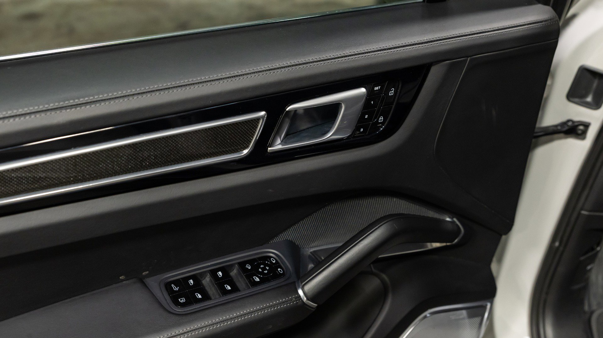 Used 2021 Porsche Cayenne Turbo S image 39