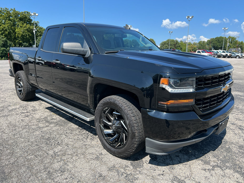 Used 2018 Chevrolet Silverado 1500 Custom w/ Custom Value Package AWD/4WD image 1