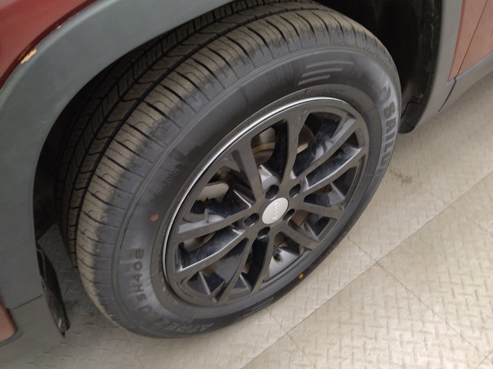 Used 2021 Jeep Cherokee Latitude FWD image 31