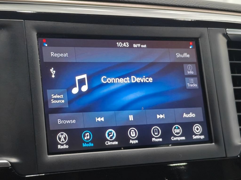 Used 2020 Chrysler Voyager L FWD image 30
