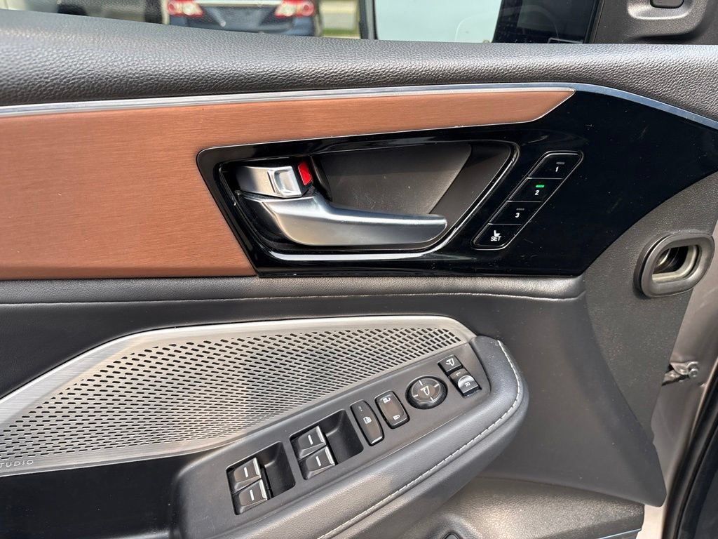 Used 2022 Acura MDX SH-AWD w/ Technology Package image 11
