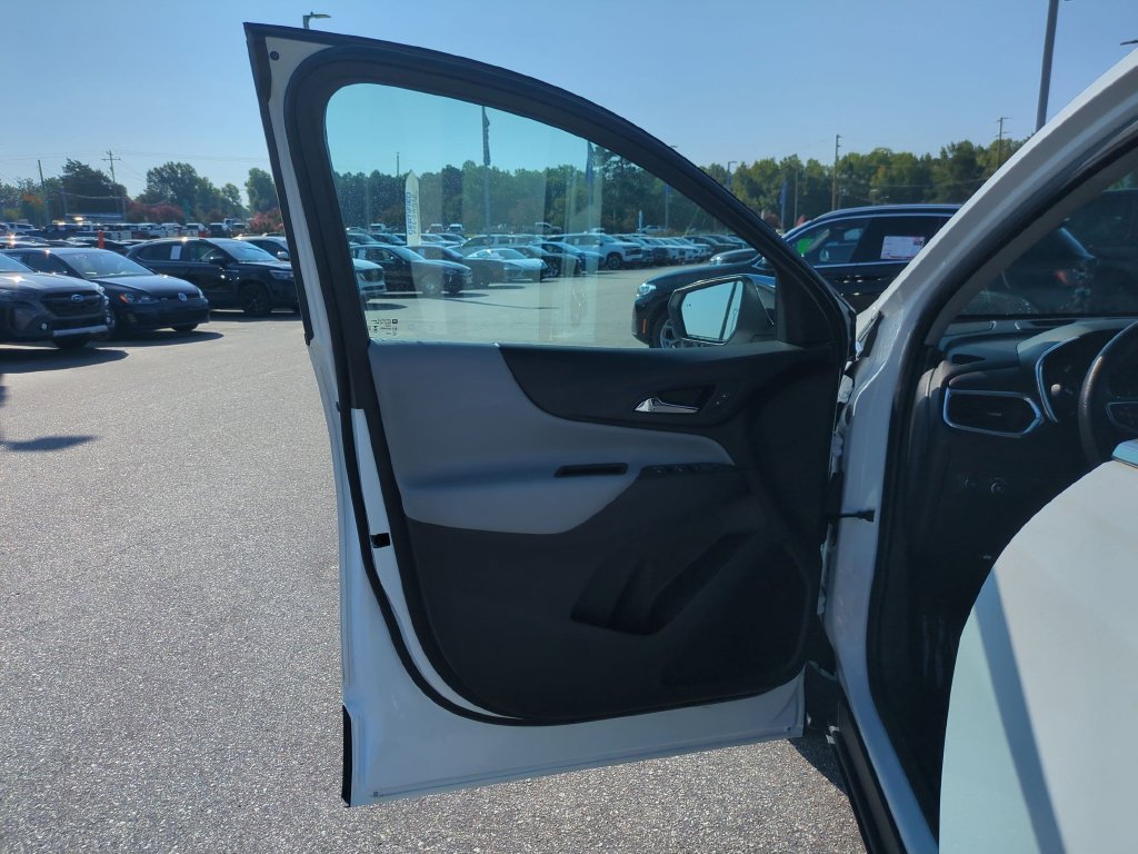 Used 2024 Chevrolet Equinox LT FWD image 13