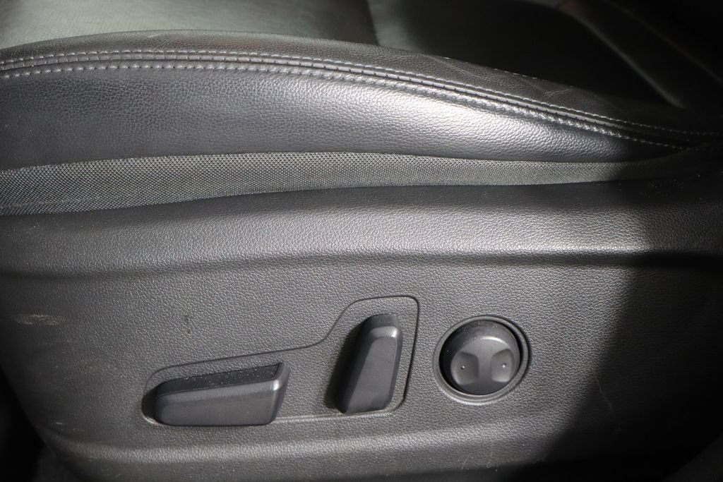 Used 2023 Hyundai Kona Limited FWD image 18