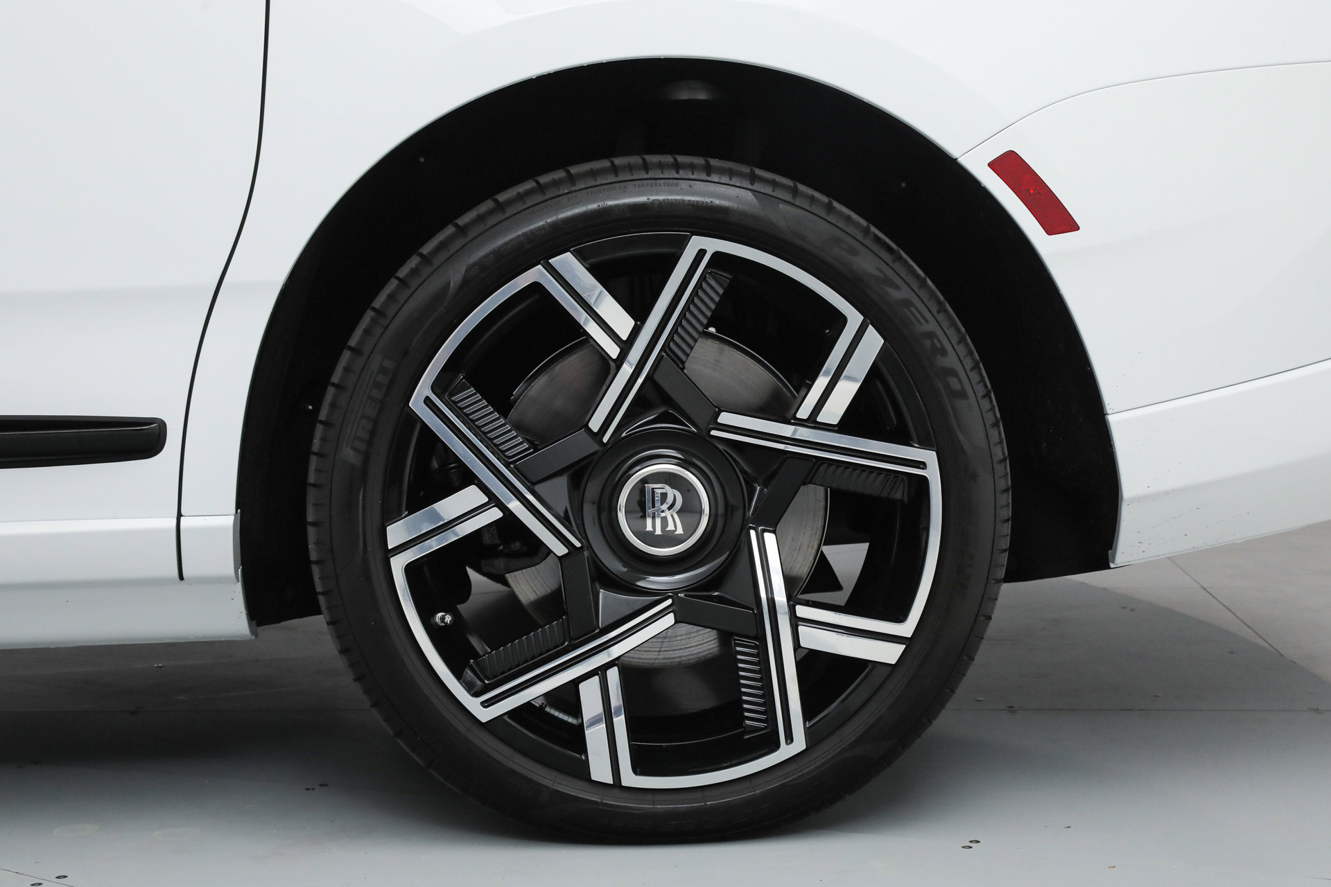 Used 2026 Rolls-Royce Cullinan Black Badge image 40