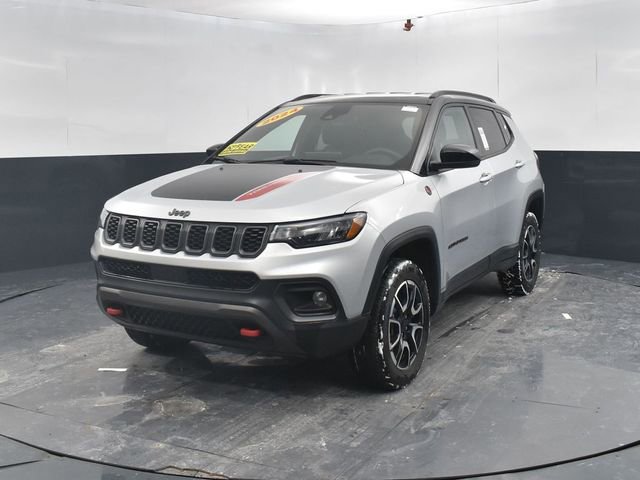 Used 2024 Jeep Compass Trailhawk image 4