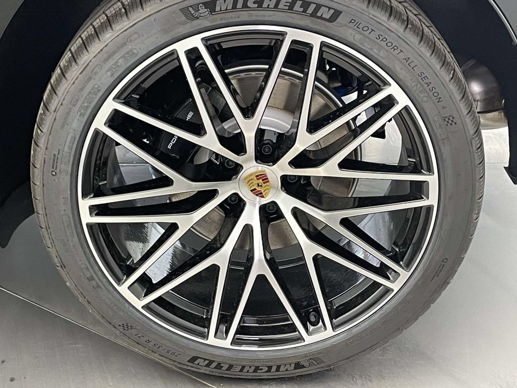 New 2026 Porsche Macan AWD/4WD image 12