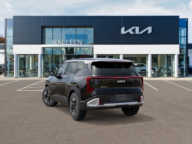 New 2027 Kia Seltos LX FWD image 4